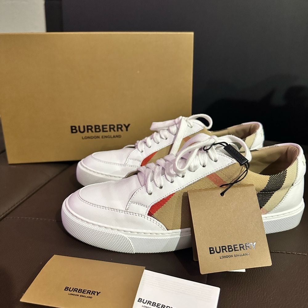 In like new condition Authentic Burberry White nova check leather sneaker 8.5